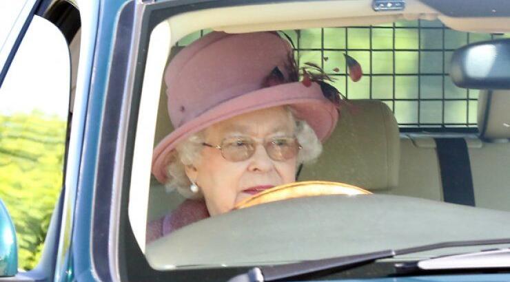 Δείτε τι κάνει η βασίλισσα Ελισάβετ στα 89 της χρόνια [εικόνες]