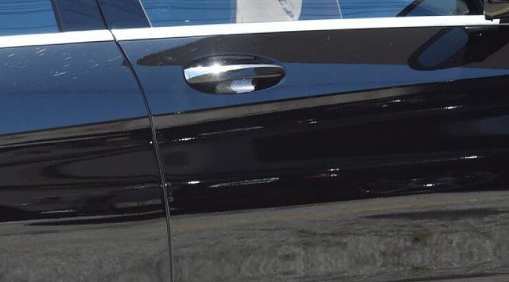 Ουπς! Πιάστηκε το φόρεμα της Kim Kardashian [εικόνες]