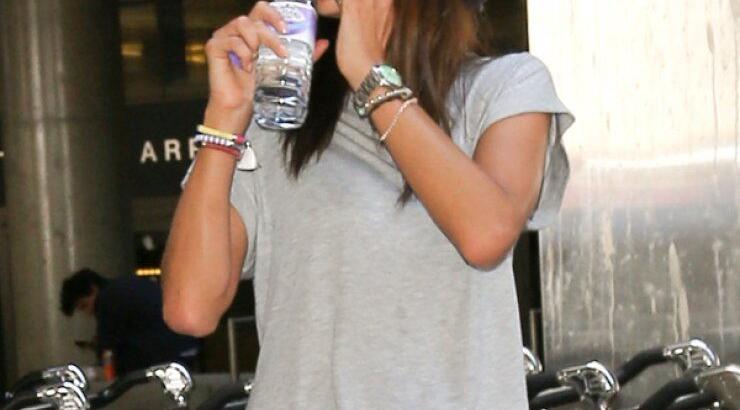 Alessandra Ambrosio: Μας δίνει στυλιστικές ιδέες για το αεροδρόμιο [εικόνες]