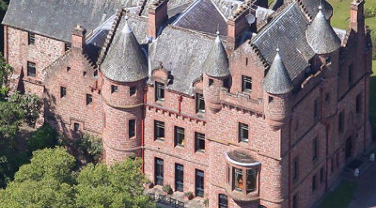 Η Taylor Swift θέλει να μένει κοντά στα πεθερικά της [εικόνες]