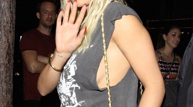 Rita Ora: Είναι σέξυ και μας το υπενθυμίζει συνέχεια [εικόνες]