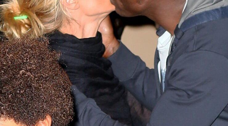 Το φιλί που έδωσε διάσημο μοντέλο με τον πρώην [εικόνες]