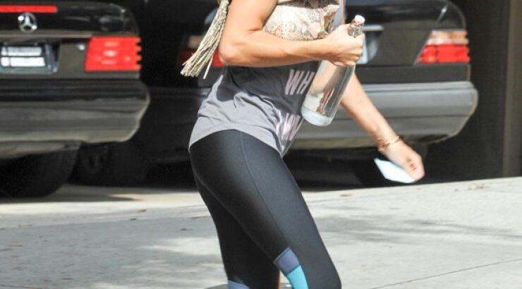 Που πάει τρέχοντας η Rosie Huntington; [εικόνες]