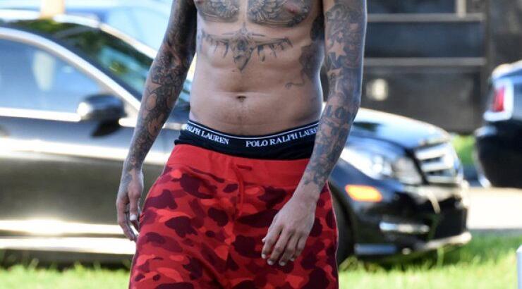 Ο γυμνός Chris Brown τα δίνει όλα [εικόνες]