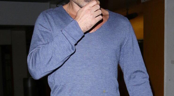 Ποιος διάσημος σταρ του Hollywood φοράει κορδέλα στα μαλλιά [εικόνες]