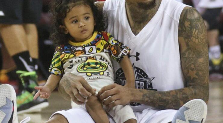 Chris Brown: Αυτή είναι η μόνη γυναίκα που μπορεί να τον λυγίσει [εικόνες]