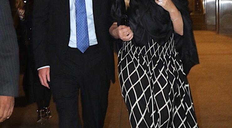 Διάσημη τραγουδίστρια μετακόμισε στον δισεκατομμυριούχο σύντροφό της 