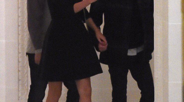 Ερωτευμένο διάσημο ζευγάρι στο Παρίσι [εικόνες]