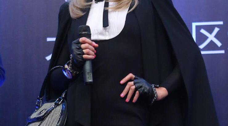 Τι κάνει η Paris Hilton στο Πεκίνο; [εικόνες]