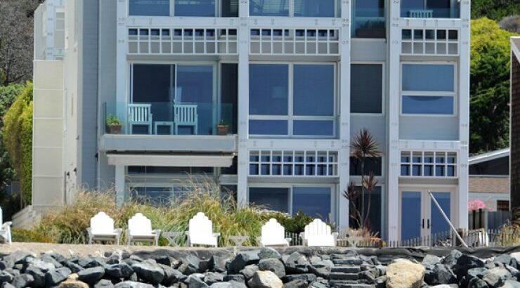 Ο Pierce Brionsan και ο Dustin Hoffman ετοιμάζονται να ξοδέψουν...εκατομμύρια [εικόνες]