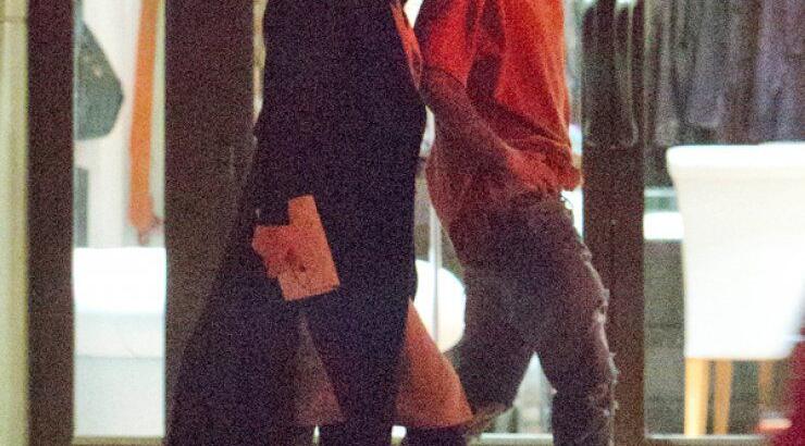 Η Selena Gomez αγκαλιά με τον Justin Bieber [εικόνες]