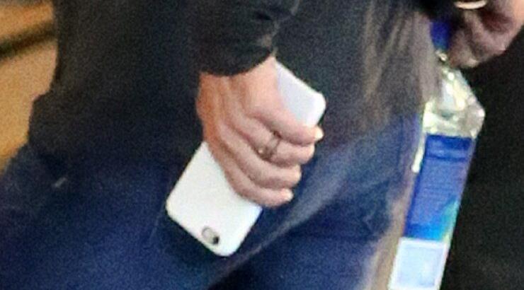 Χολυγουντιανή σταρ φοράει τη βέρα ακόμη και μετά το χωρισμό [εικόνες]