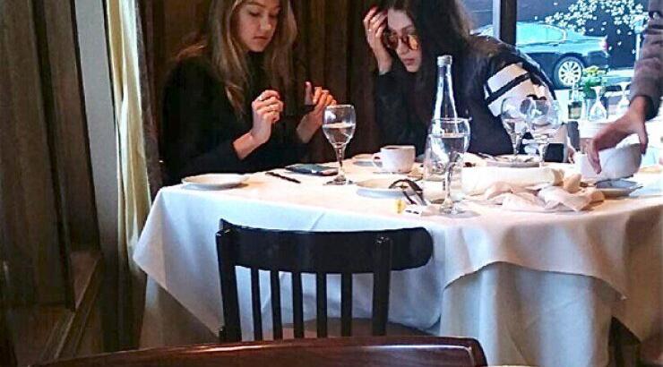 Αυτές είναι οι δύο πιο σέξυ αδερφές του Hollywood [εικόνα]