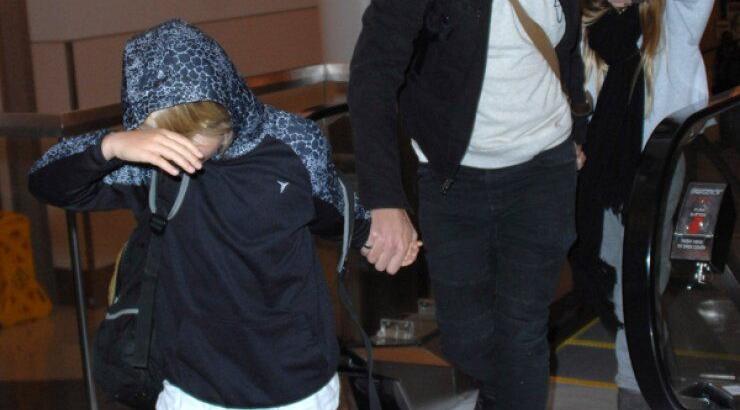 Σπάνια εμφάνιση του Chris Martin με τα παιδιά του [εικόνες]