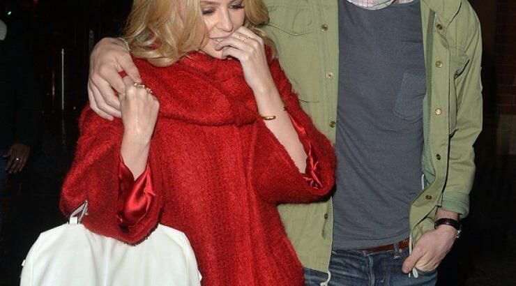 Kylie Minogue: Αρραβωνιάστηκε τον 27χρονο σύντροφό της 