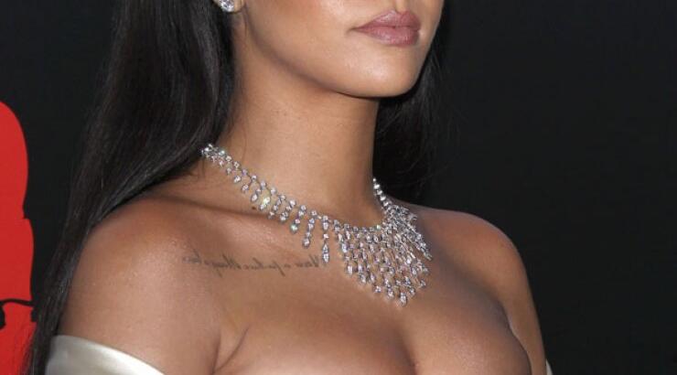 Rihanna: Λάμπει μέσα στην Dior τουαλέτα της [εικόνες]