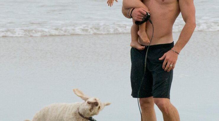 Chris Hemsworth: Ο πιο σέξυ οικογενειάρχης του Hollywood [εικόνες]