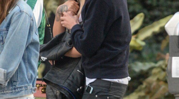 Διάσημη τραγουδίστρια στην αγκαλιά νέου έρωτα [εικόνες]