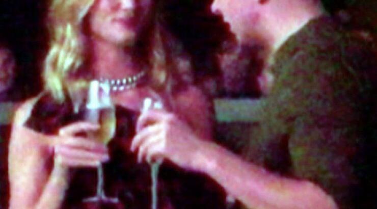 Το ξέφρενο ξενύχτι διάσημου αρραβωνιασμένου μοντέλου [εικόνες]