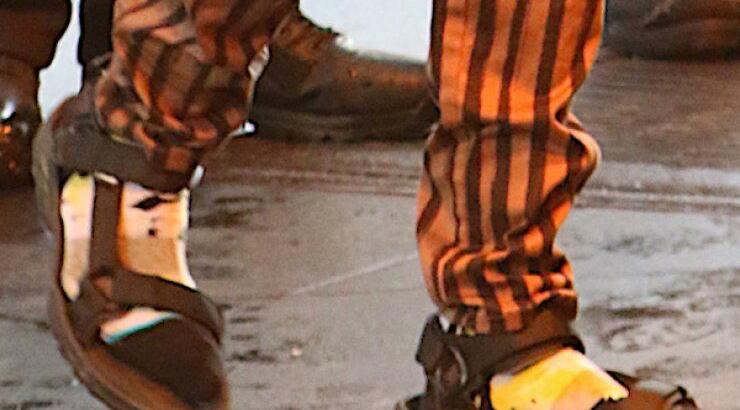 Δε θα πιστεύετε στα μάτια σας πως κυκλοφορεί διάσημος θρύλος της ροκ μουσικής [εικόνες]