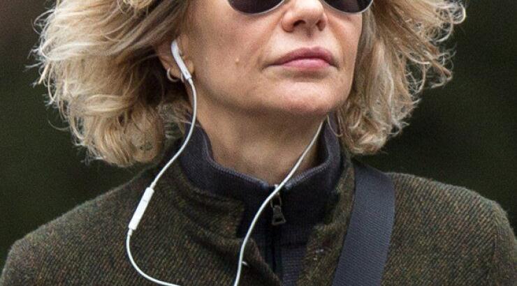 Αγνώριστη διάσημη ηθοποιός στα 54 της [εικόνες]