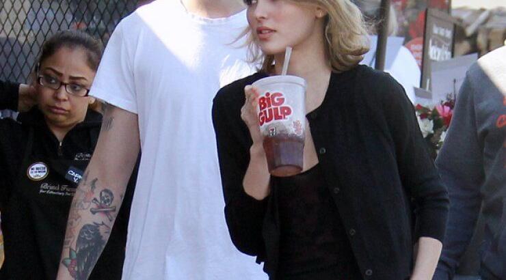 Johnny Depp: Εγκρίνει το αγόρι της κόρης του; [εικόνες]