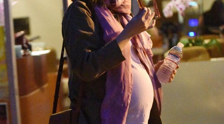 Σε σπα διάσημη ηθοποιός λίγο πριν γεννήσει [εικόνες]