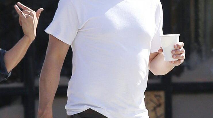 Αγνώριστος γοητευτικός εργένης του Hollywood [εικόνες]