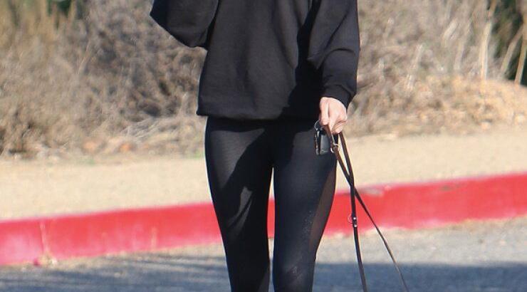 Rosie Huntington: Με τις αγάπες της ζωής της για βόλτα [εικόνες]