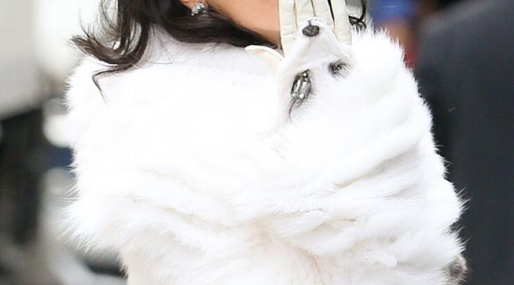 H Lady Gaga στέλνει φιλιά τρελαίνοντας κόσμο [εικόνες]