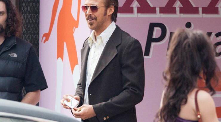 Τσακώσανε τον Ryan Gosling σε κατάστημα ενηλίκων [εικόνες]