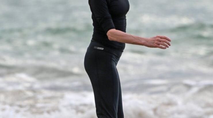 Είναι 61 ετών και όμως έχει κορμάρα [εικόνες]