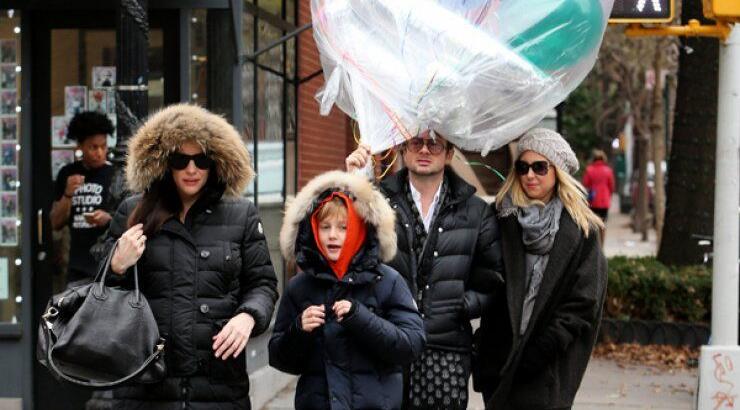 Ποια σταρ του Hollywood ετοιμάζει πυρετωδώς τα γενέθλια του γιου της; [εικόνες]