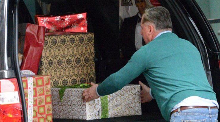 Το χριστουγεννιάτικο πνέυμα χτύπησε την Taylor Swift [εικόνες]