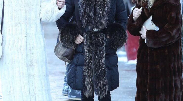 Ποιοι σταρς του Hollywood περνάνε τις γιορτές στο ολόλευκο Aspen; [εικόνες]