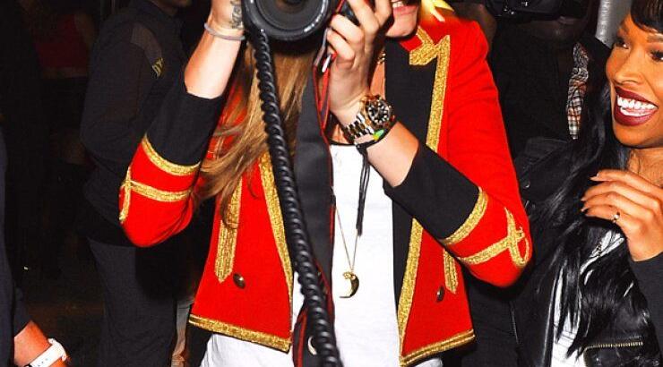 Cara Delevigne: Η χιουμοριστική σχέση που έχει με τους φωτογράφους [εικόνες]