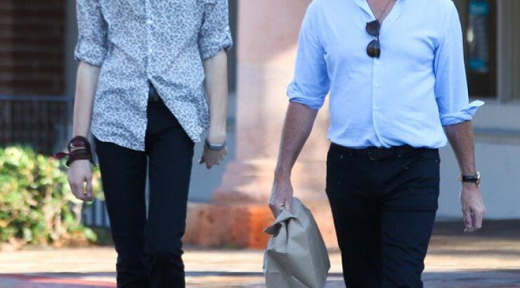 Αυτός είναι ο πανύψηλος γιος του Pierce Bronsan [εικόνες]