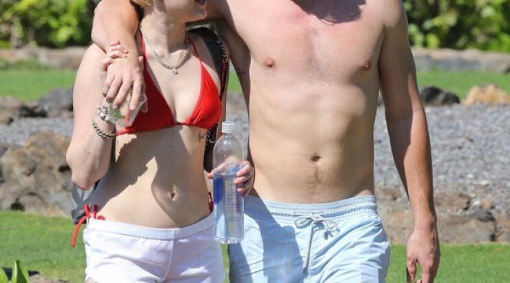 Miley Cyrus: Ερωτευμένη στη Χαβάη [εικόνες]