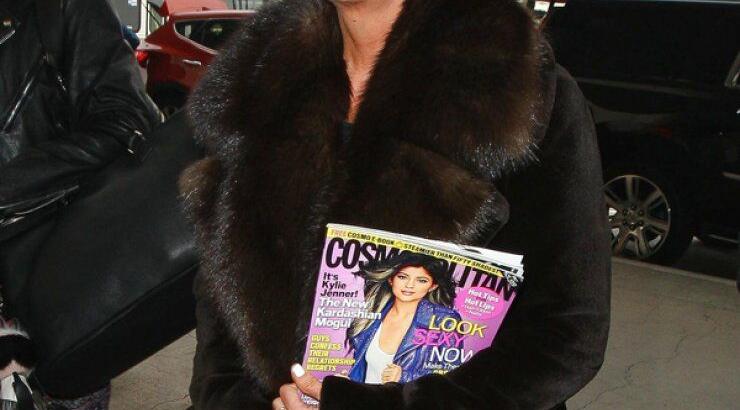 Kris Jenner: Αγκαλιά με το εξώφυλλο της κόρης της [εικόνες]