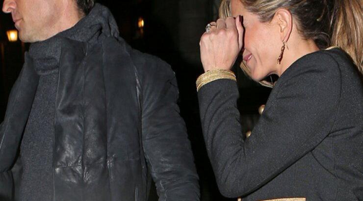 Jennifer Aniston: Πεντάωρο ρομαντικό δείπνο με το σύντροφό της [εικόνες]