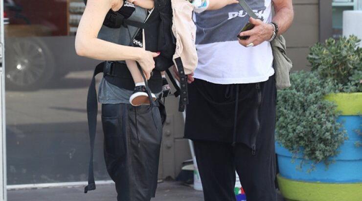 Gwen Stefani: Παίρνει όλη την οικογένεια για manicure [εικόνες]