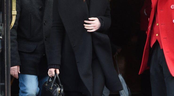 Η πρωταγωνίστρια του ‘’50 shades of grey’’ άρχισε τα ντιβιλίκια [εικόνες]