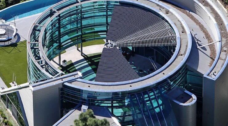 Αυτό το ‘’διαστημικό’’ σπίτι νοικιάζει διάσημος τραγουδιστής [εικόνες]