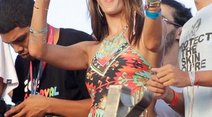 Alessandra Ambrosio: Μια Βραζιλιάνα στο καρναβάλι του Ρίο [εικόνες]