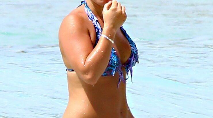 Σύζυγος διάσημου ποδοσφαιριστή απολαμβάνει διακοπές στα νησιά Barbados [εικόνες]