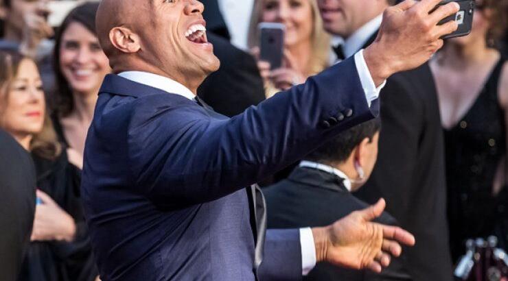 Ποιος διάσημος σταρ του Hollywood έβγαζε selfie στο χαλί των Oscar; [εικόνες]