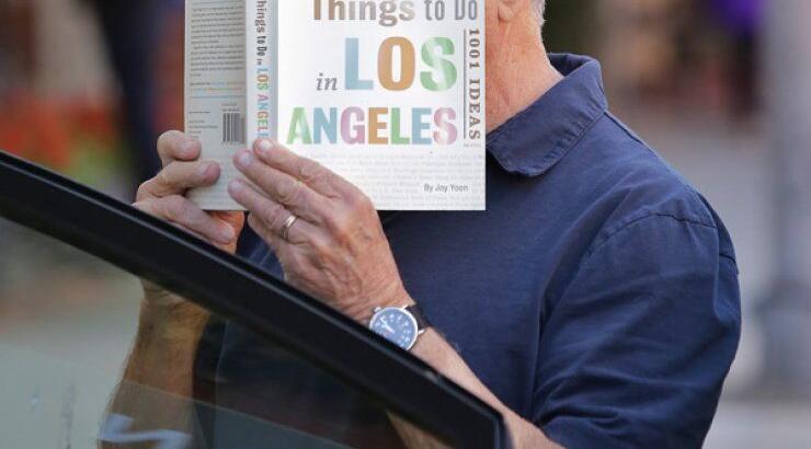 Δείτε το απίστευτο βιβλίο που διαβάζει διάσημος ηθοποιός του Hollywood [εικόνες]