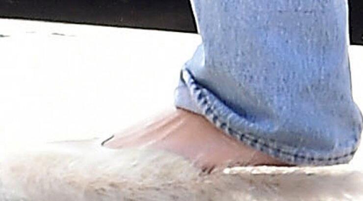 Σαν στο σπίτι της η Rihanna στο αεροδρόμιο [εικόνες]