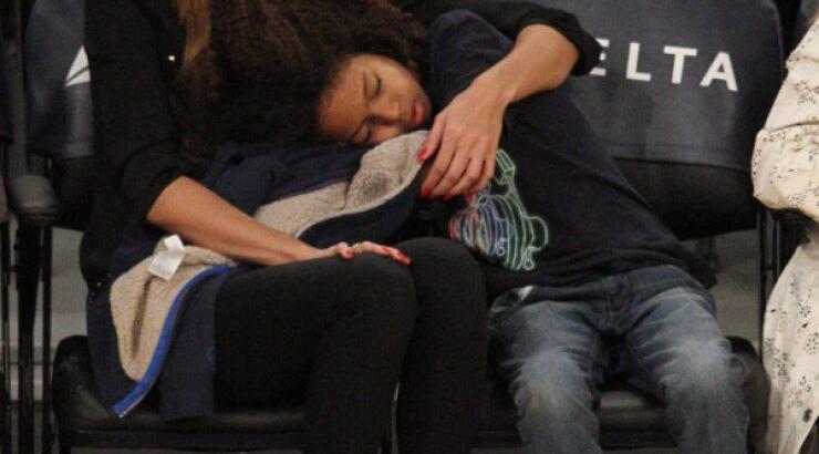 Heidi Klum: Ο γιος της κοιμήθηκε σε αγώνα μπάσκετ [εικόνες]