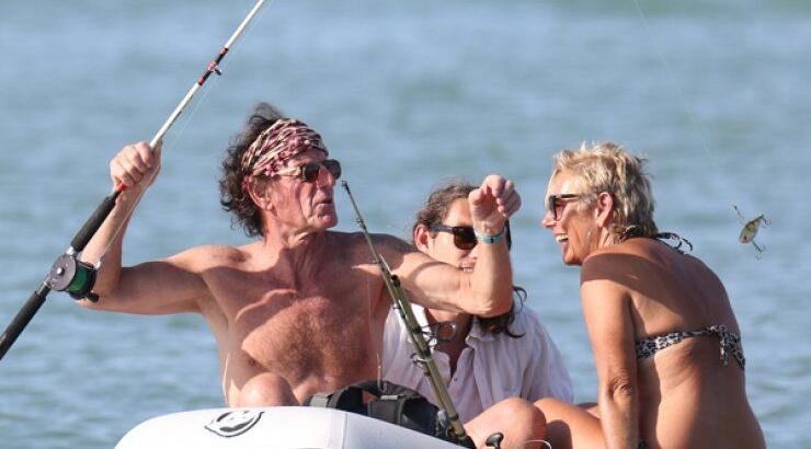 Πως πέρασε το Πάσχα μουσικός διάσημου συγκροτήματος; [εικόνες]